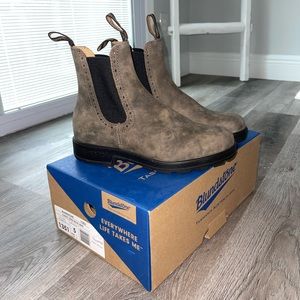 Rustic brown blundstone boots.